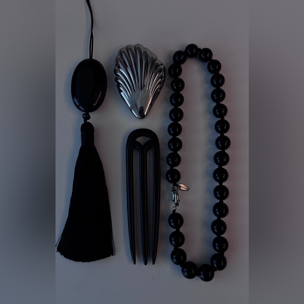 Silver Shell-Shaped Double Sided Compact Mirror - image 7